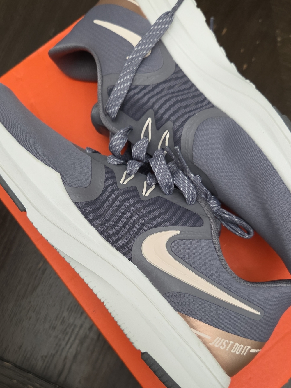 Nike Women's In Season TR 8 AMP sneakers